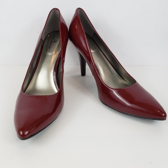 red pumps size 11